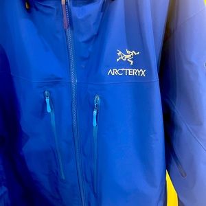 Brand New Men’s Arcteryx Alpha SV in Vitality Blue! I did take the tags off!